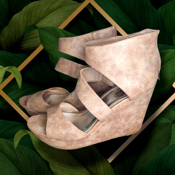 Kenneth Cole l beautiful high-heel strappy wedge heels - Picture 1 of 5